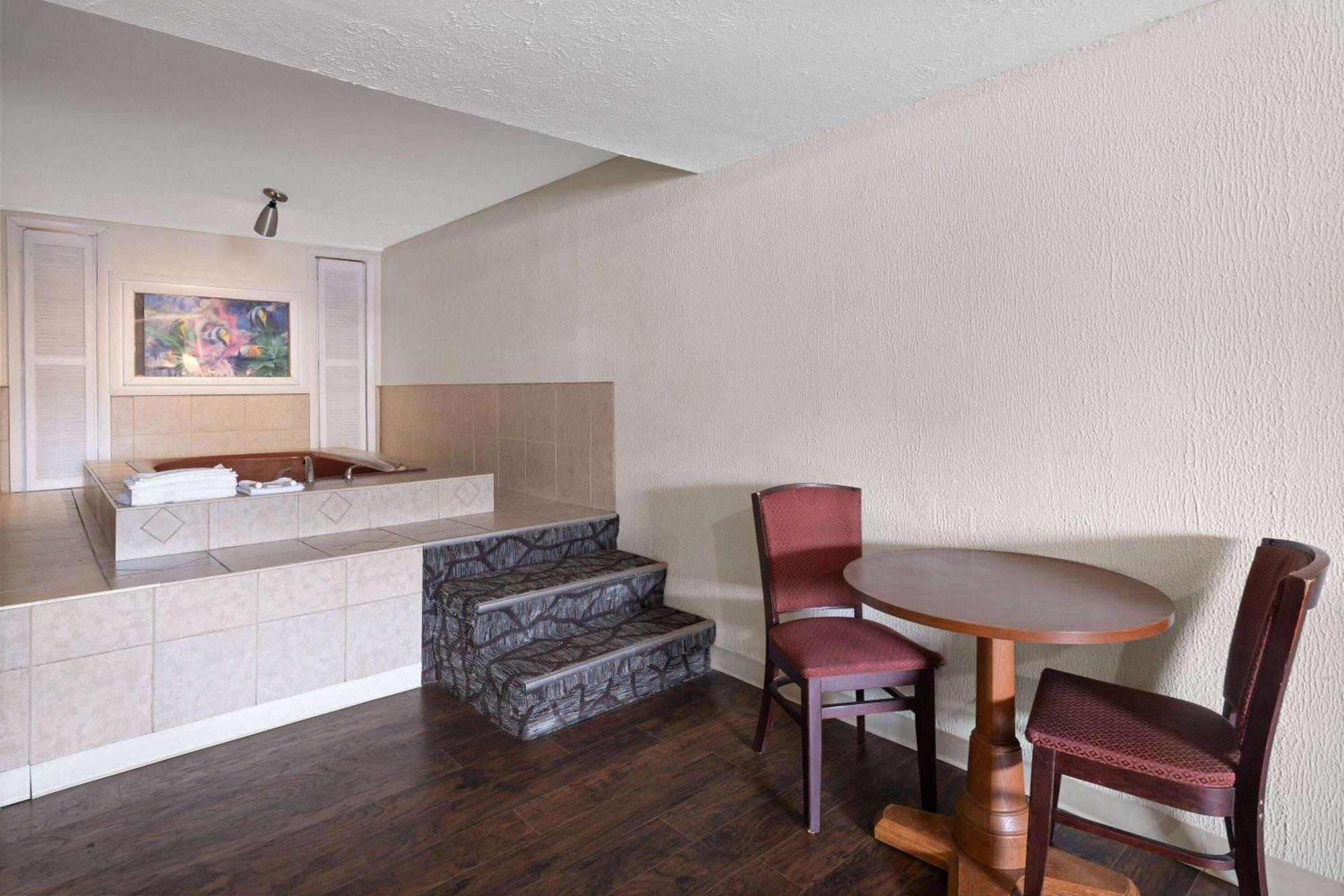 Super 8 By Wyndham Youngstown Girard Exteriér fotografie